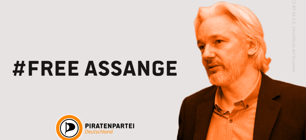 Proträt von Julian Assange und der Text "Free Assange"